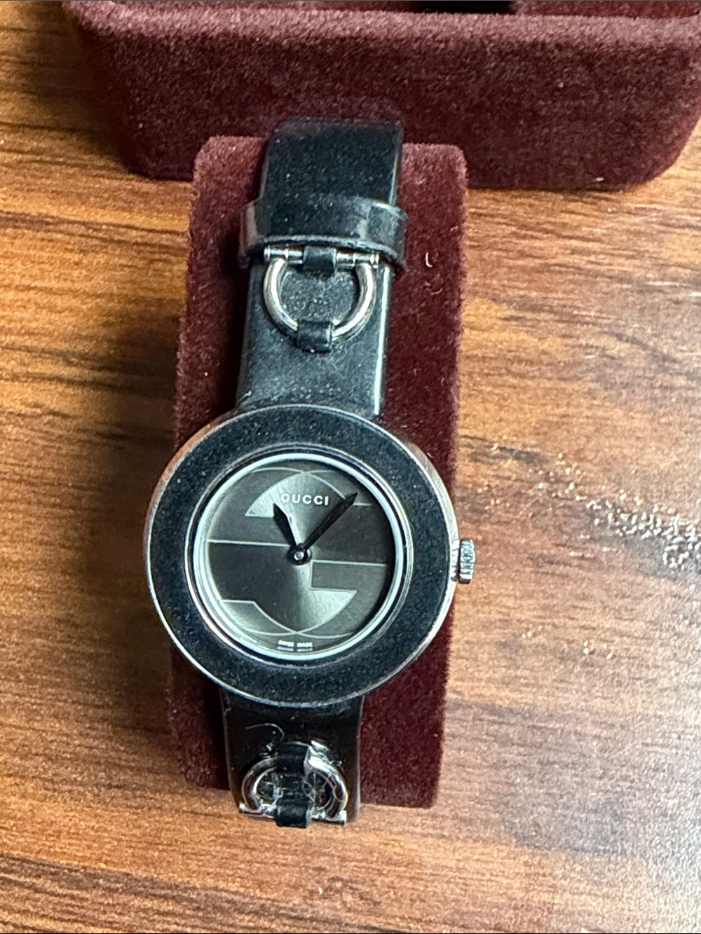 Gucci Silver-Tone Round Dial Ladies Watch with Black Leather Strap